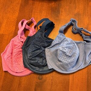 3 Wacoal bras 38G like new